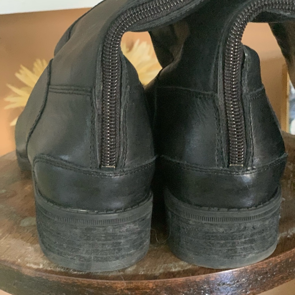 Sam Edelman boots. Special ordered for thin calf’s. Look like new. - Picture 6 of 7